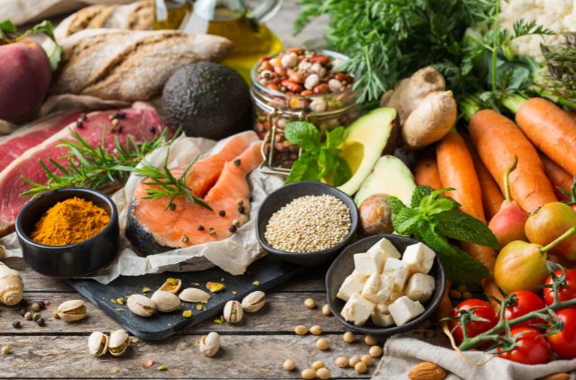 A spread of nutritious brain-healthy foods, including salmon, vegetables, nuts, and grains, showcasing the role of diet in keeping your mind sharp in retirement.